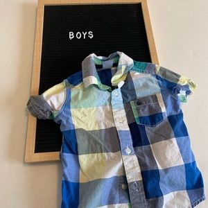 Boys size 6 mos button down shirt sleeve top.